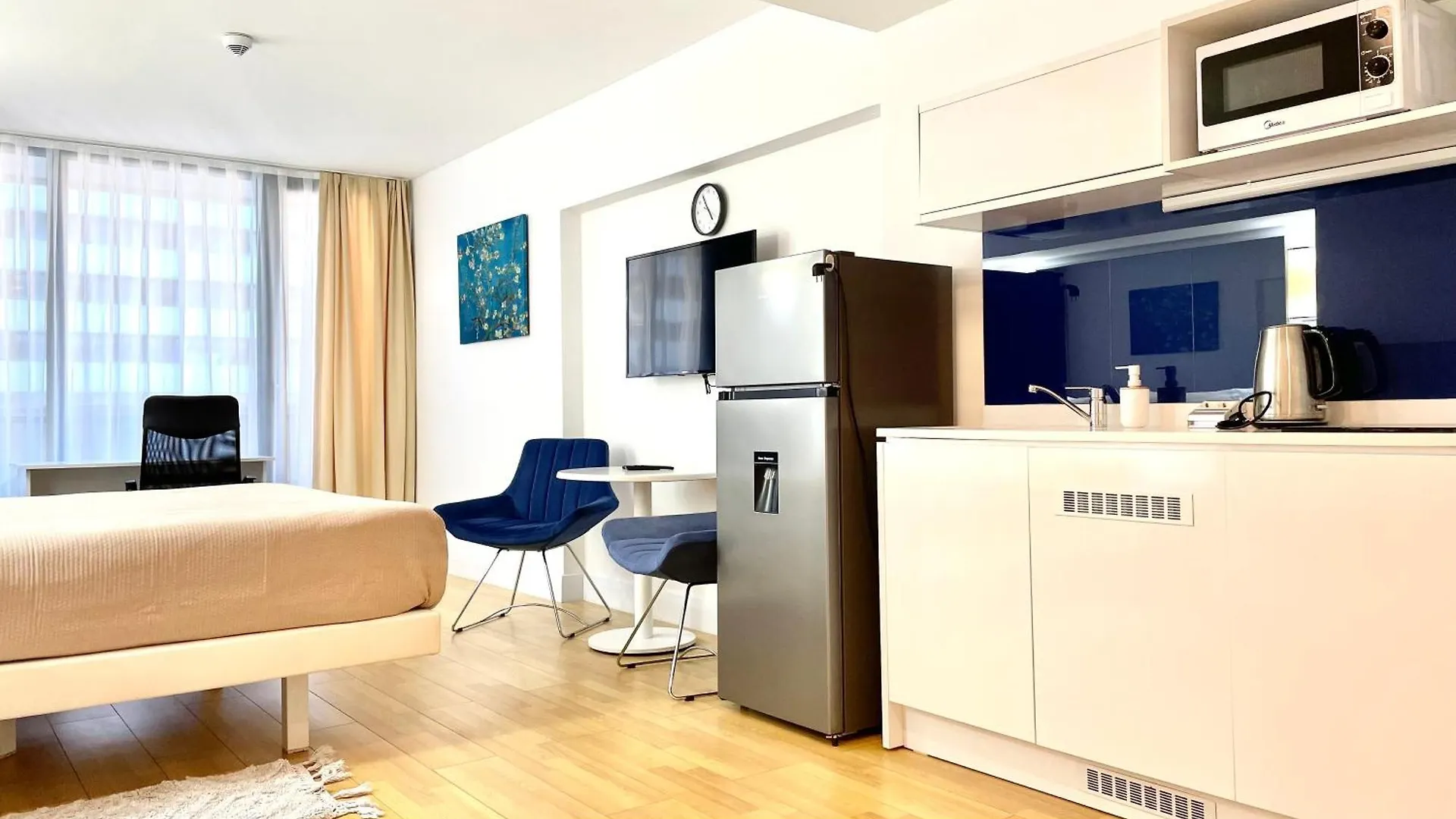 Sky Apartments Batumi 0*,